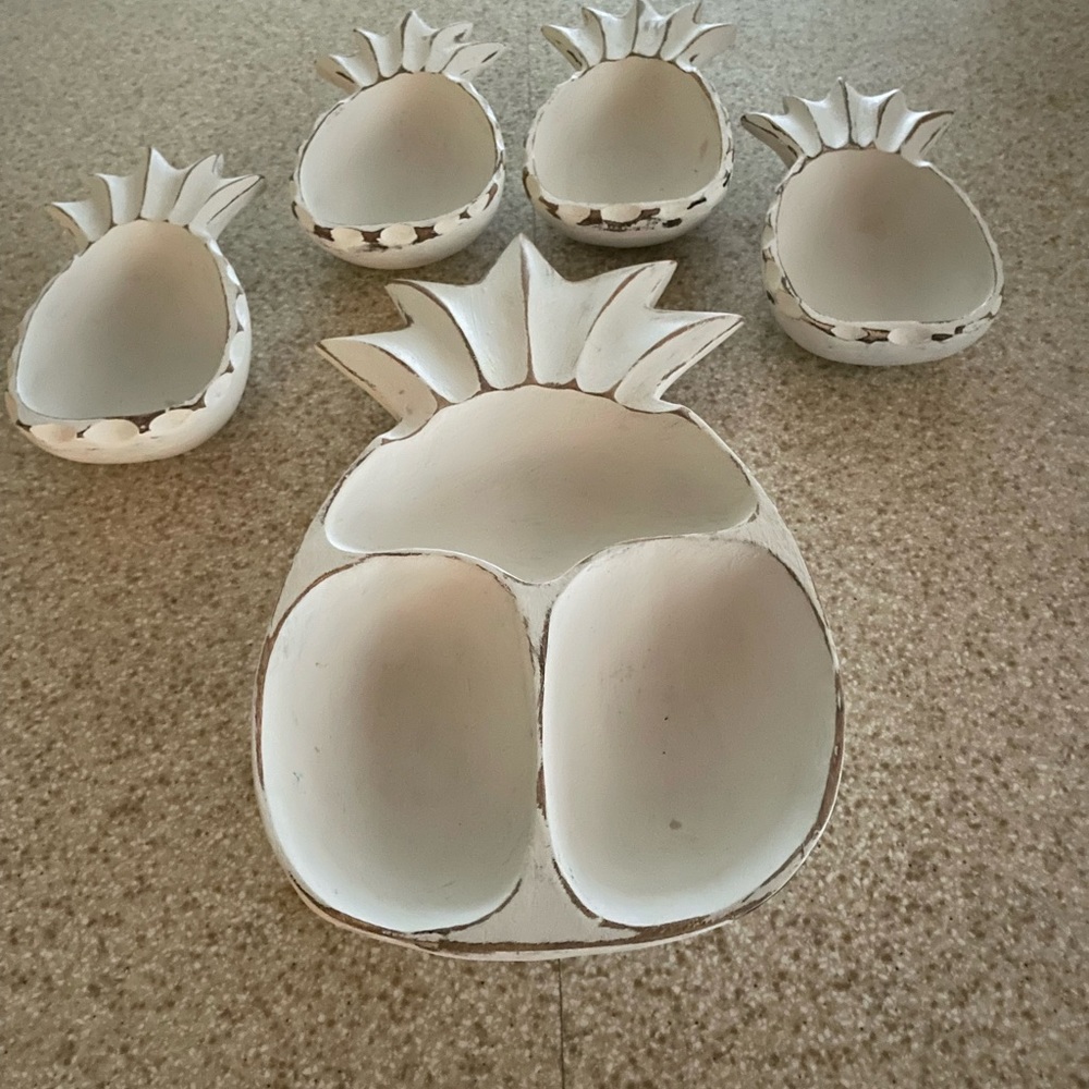 Hawaiian wooden pineapple bowls, collectors item, vintage, 5 piece setting